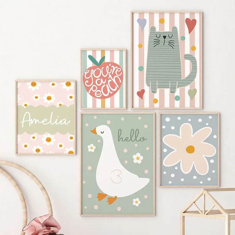 Baby Nursery Prints - ภาพวาดบนผ้าใบลายการ์ตูนแมว เป็ด นก แอปเปิ้ล พร้อมชื่อเด็กตามสั่ง สำหรับตกแต่งผนังห้องเด็ก